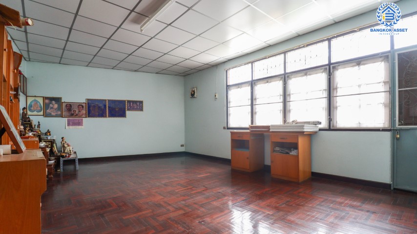 *****ทาวน์เฮ้าส์มือสองย่านจรัญสนิทวงศ์ ม.ทวีสุข จรัญสนิทวงศ์46 เนื้อที่กว้างขวางมากถึง 36 ตร.ว. ฟังก์ชัน 3 ห้องนอน 2 ห้องน้ำ ที่จอดรถ 1 คัน ทาวน์เฮ้าส์พื้นที่กว้าง ใจกลางเมือง บนทำเลแห่งการเดินทาง เชื่อมต่อถนนจรัญสนิทวงศ์ ถนนบรมราชชนนี ใกล้โครงการรถไฟฟ้าสายสีน้ำเงิน "สถานีเพชรเกษม48"